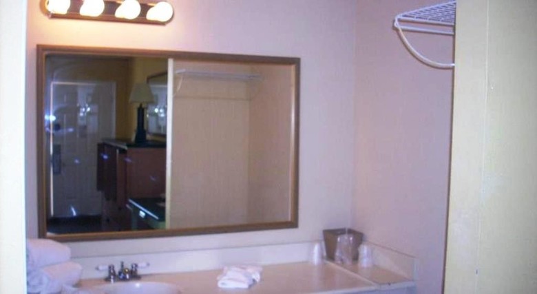 Hotel Goldstar Inn & Suites
