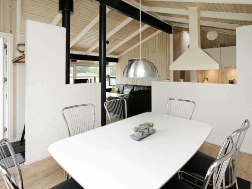 Four-bedroom Holiday Home In Bindslev 4
