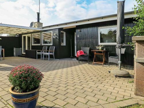 Three-bedroom Holiday Home In S�by 4