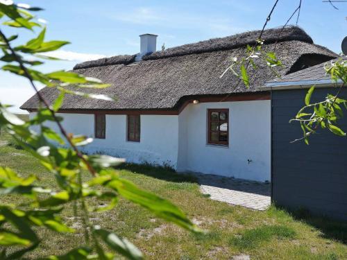 Two-bedroom Holiday Home In Vesl�s 1