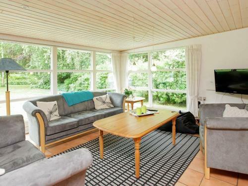 Four-bedroom Holiday Home In Hals 2