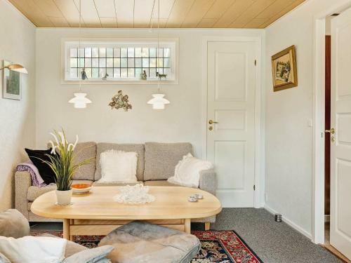 Three-bedroom Holiday Home In Nex� 15