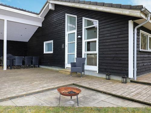 Three-bedroom Holiday Home In L�gst�r 6