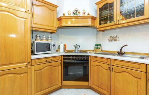 Three-bedroom Holiday Home Selce With Sea View 09