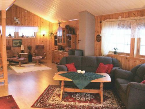 Three-bedroom Holiday Home In Leknes 1