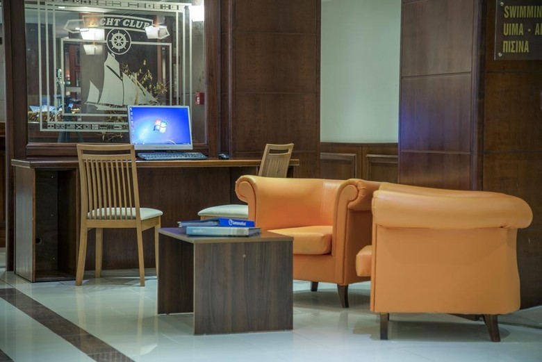 Manousos City Hotel