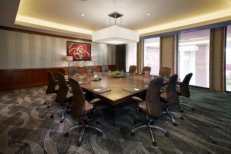 Hotel The Highland Dallas, Curio Collection By Hilton
