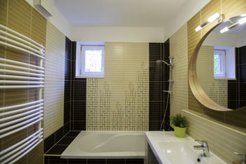 Corvin Plaza Apartments And Suites