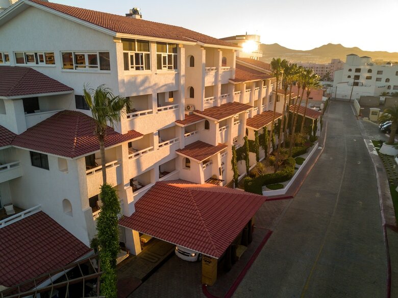 Bah�a Hotel & Beach Club