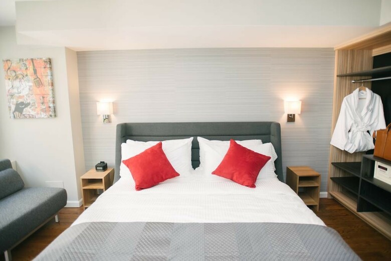 Hotel 32 32