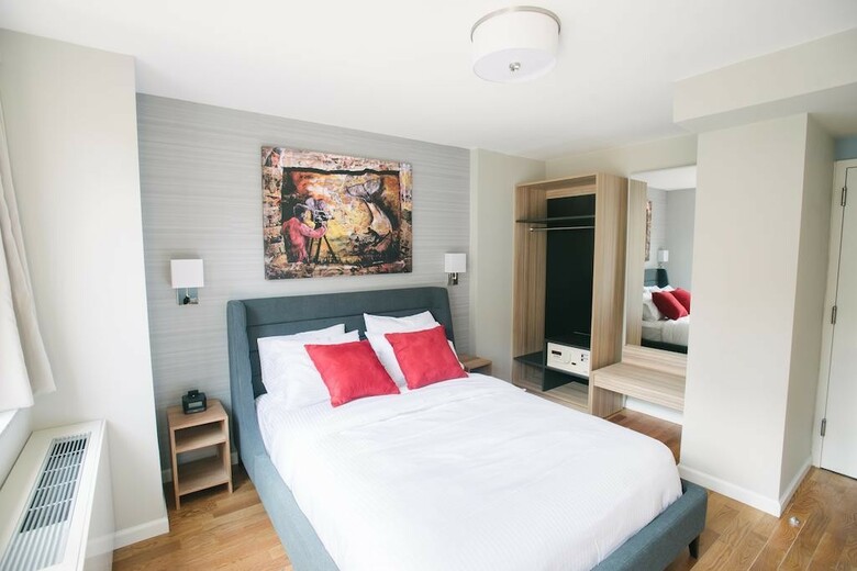 Hotel 32 32