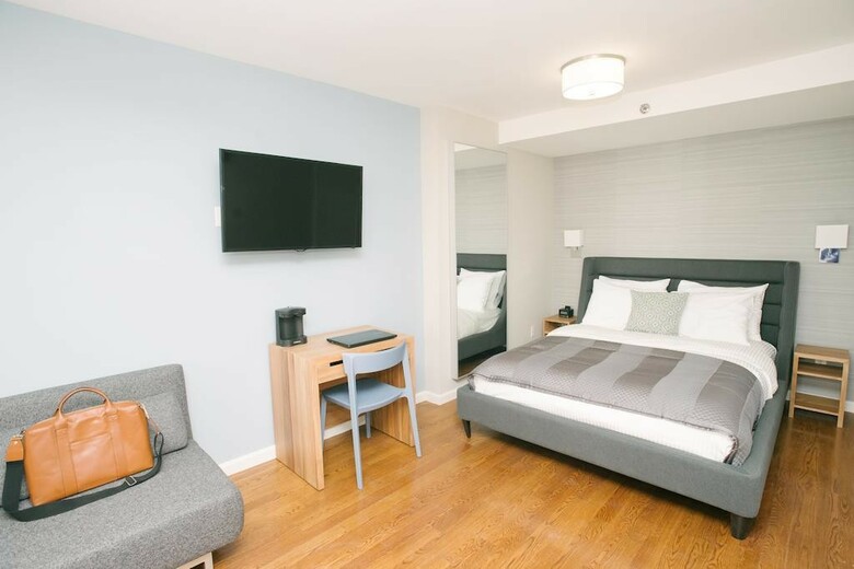 Hotel 32 32