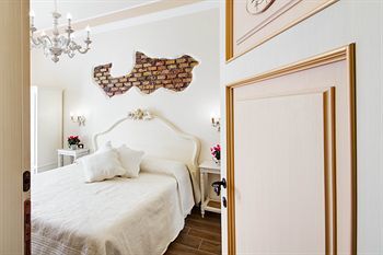 Sweetly Home Roma Luxury B&B