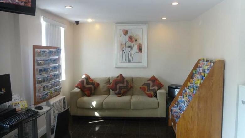 Beach Place Hotel