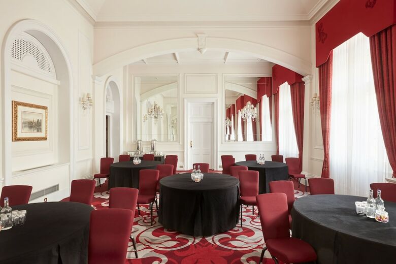 Amba Hotel Charing Cross