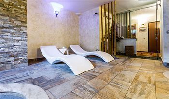 Aurelia Garden Gold Bed & Breakfast