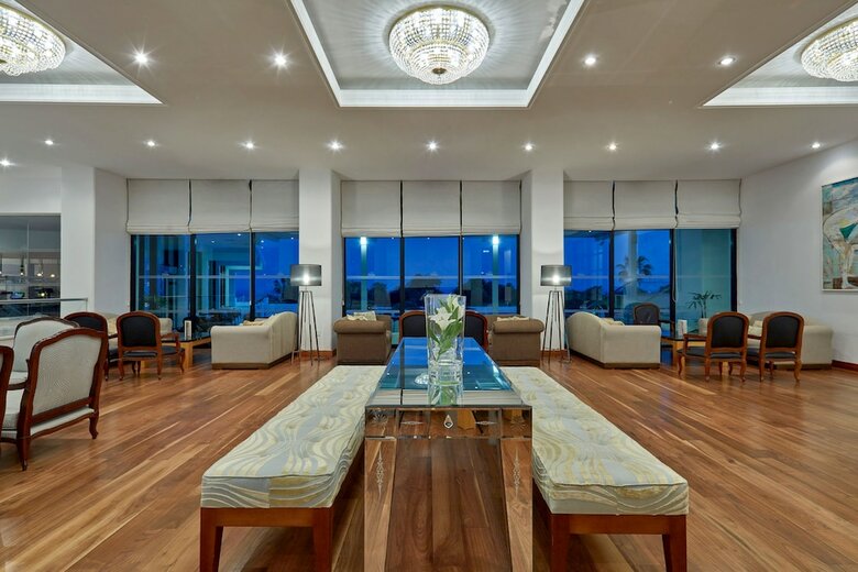 Hotel Grecian Bay