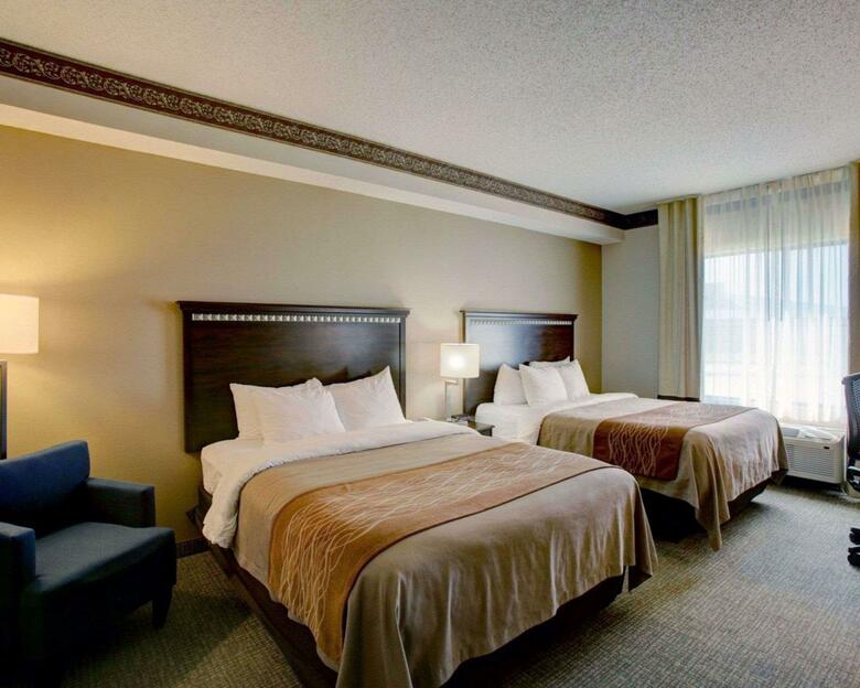 Hotel Comfort Inn & Suites (.)