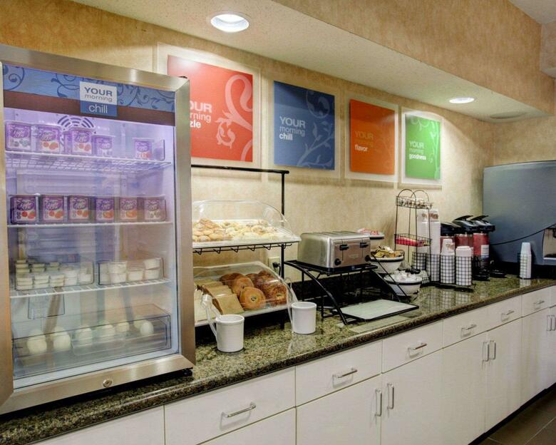 Hotel Comfort Inn & Suites (.)