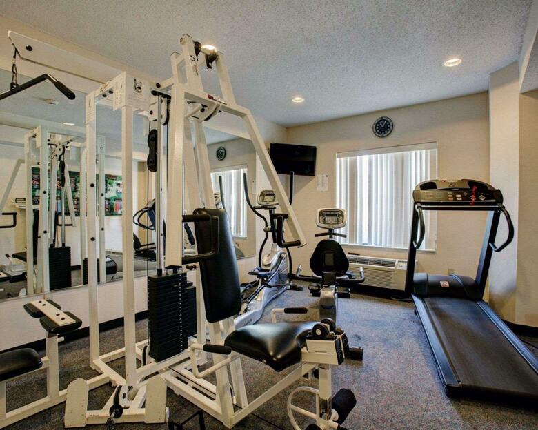 Hotel Comfort Inn & Suites (.)