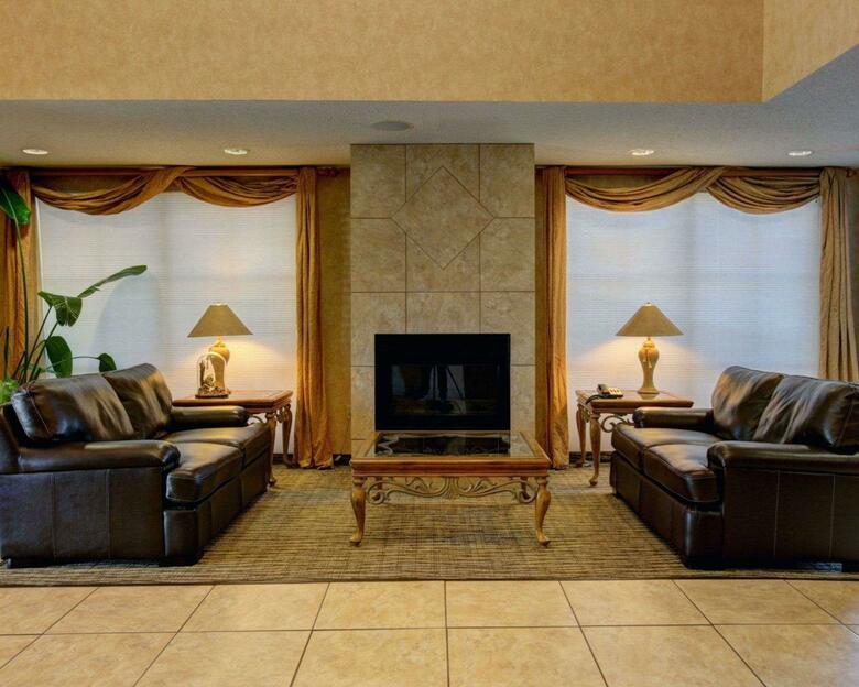 Hotel Comfort Inn & Suites (.)
