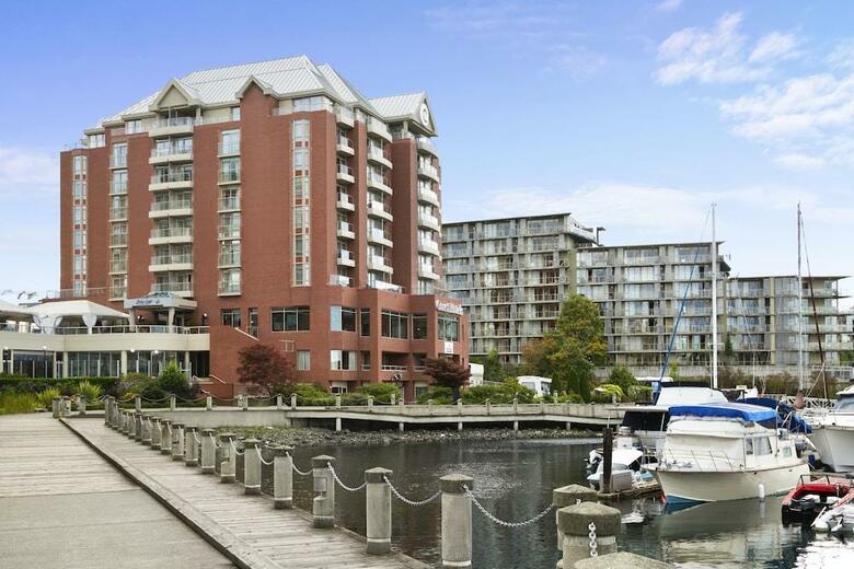 Coast Victoria Harbourside Hotel & Marina