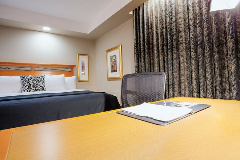 Hotel Executive Royal Inn North Calgary