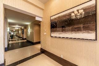Hotel Holiday Inn Montreal Airport
