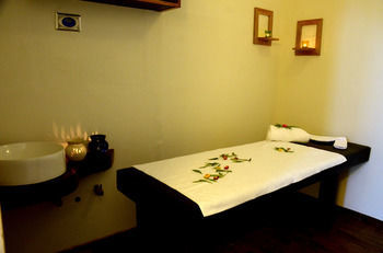 Hotel Woodsmoke Resort & Spa