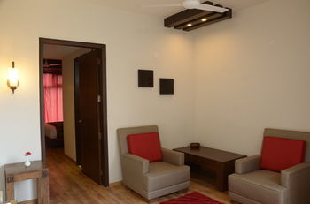 Hotel Woodsmoke Resort & Spa