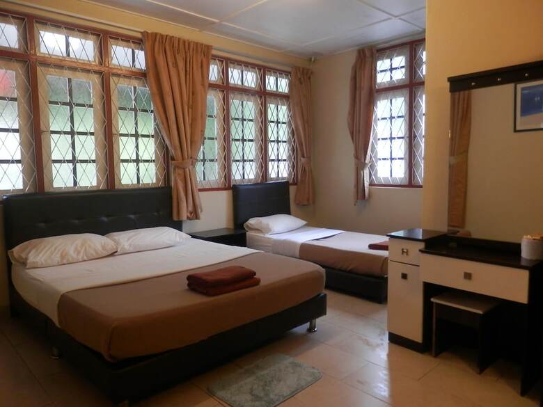 Hostal Eight Mentigi Guesthouse