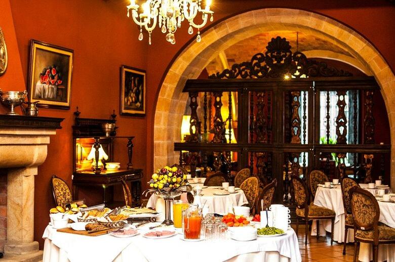 Hotel Parador Santa Maria La Real