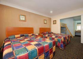 Hotel Anaheim Rodeway Inn & Suites