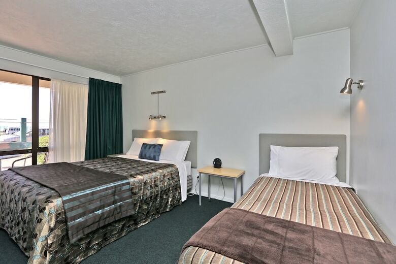 Edgewater Motor Lodge