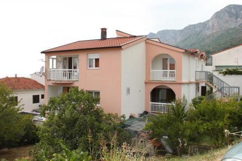 Apartment Gradac 6820b