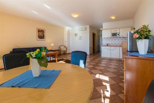 One-bedroom Apartment In Crikvenica Lvii