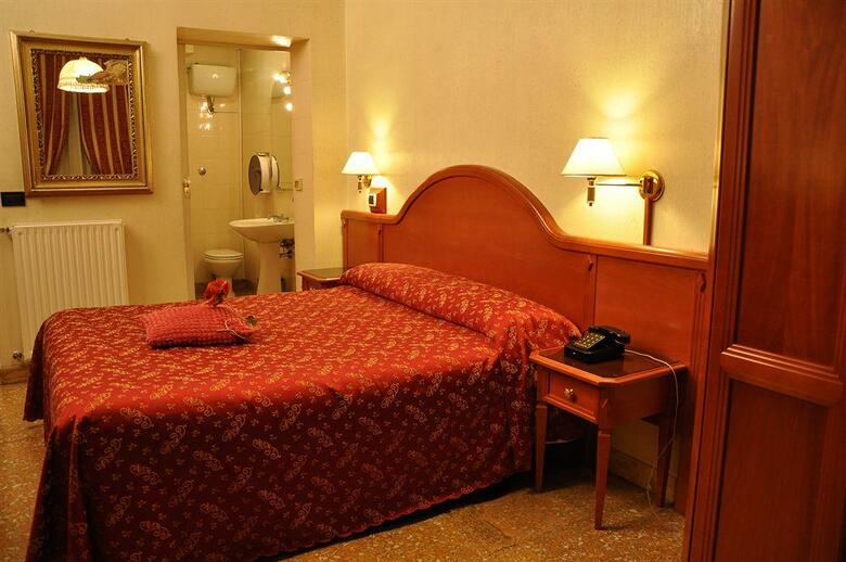 Hotel Sandra