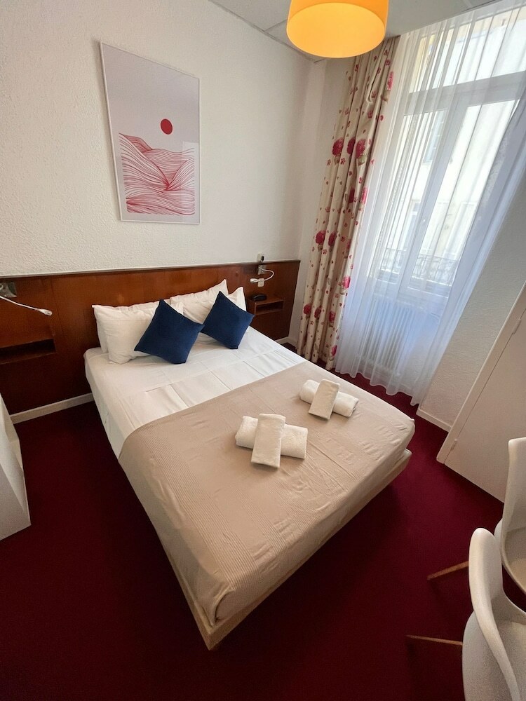 Azurene Royal Hotel