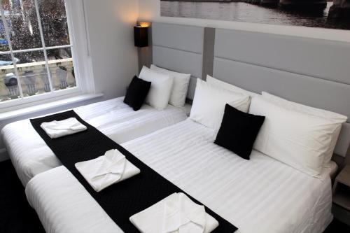 Hotel The Omega