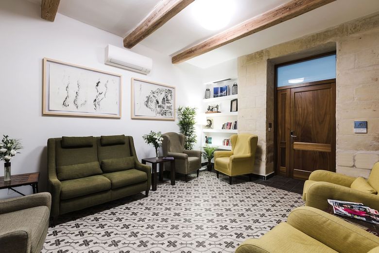 Two Pillows Boutique Hostel