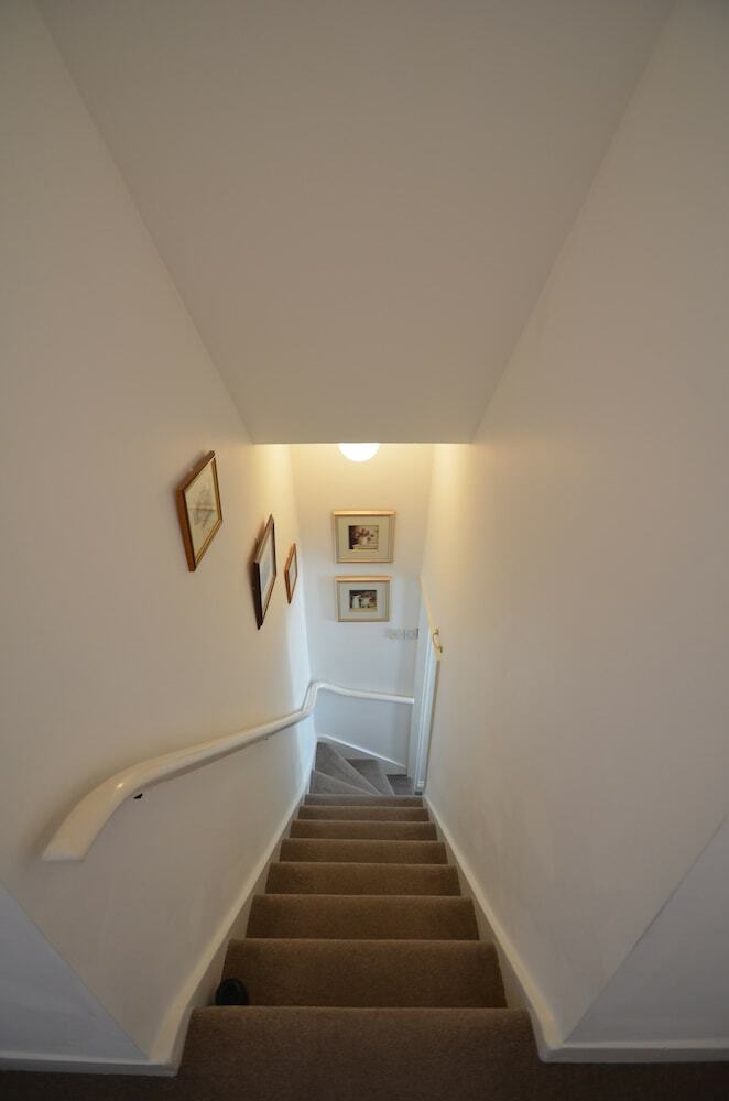 Crown Cottage