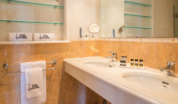 Adonis Hotel