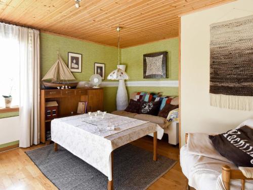One-bedroom Holiday Home In Brastad 2