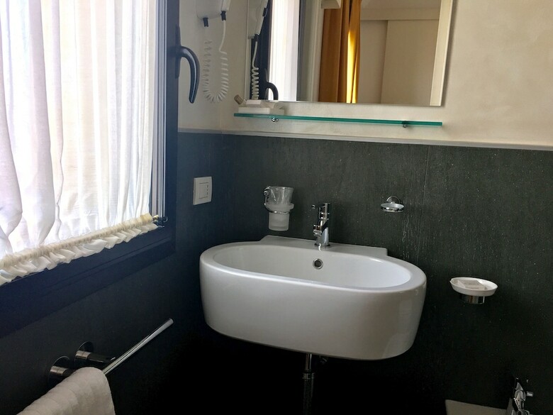 Hotel Joli