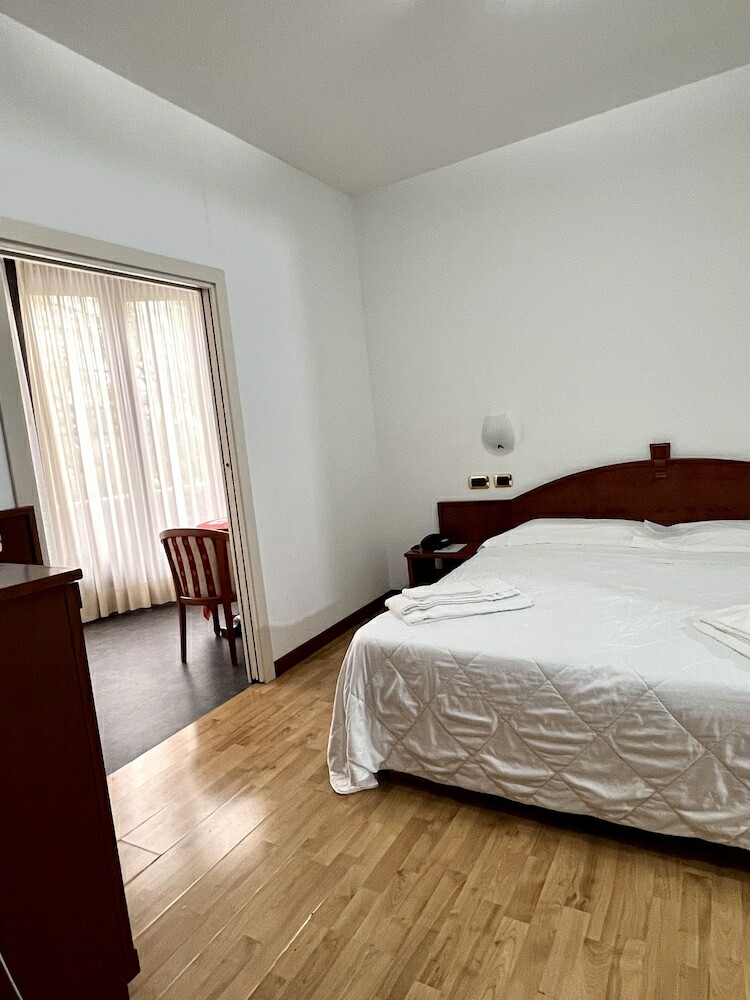 Hotel Joli