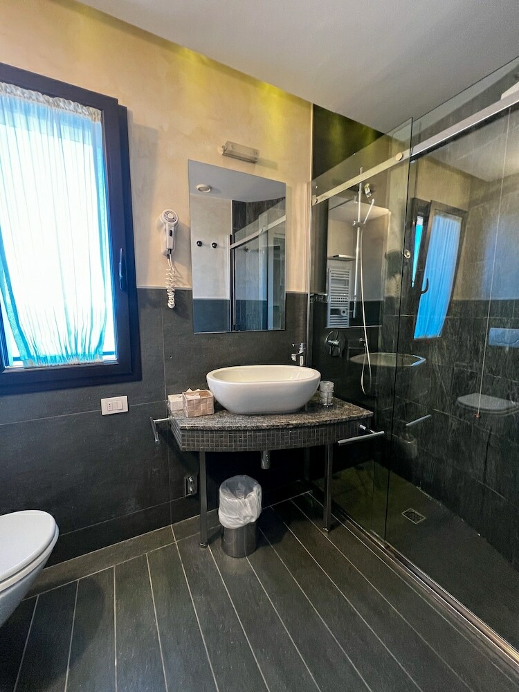 Hotel Joli