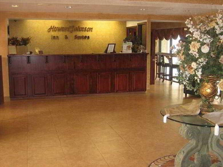 Hotel Howard Johnson Inn And Suites