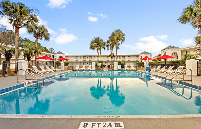 Motel Travelodge Inn & Suites