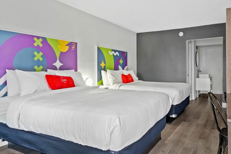Motel Travelodge Inn & Suites