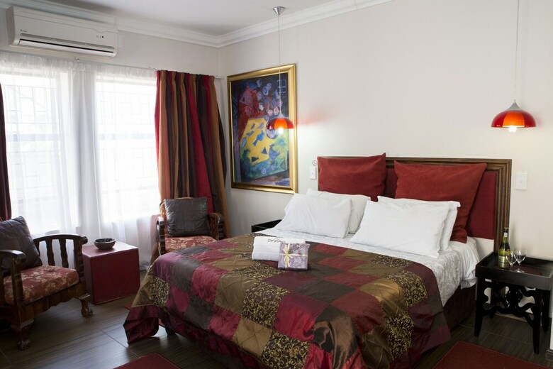 Hostal Ons Dorpshuis Guesthouse